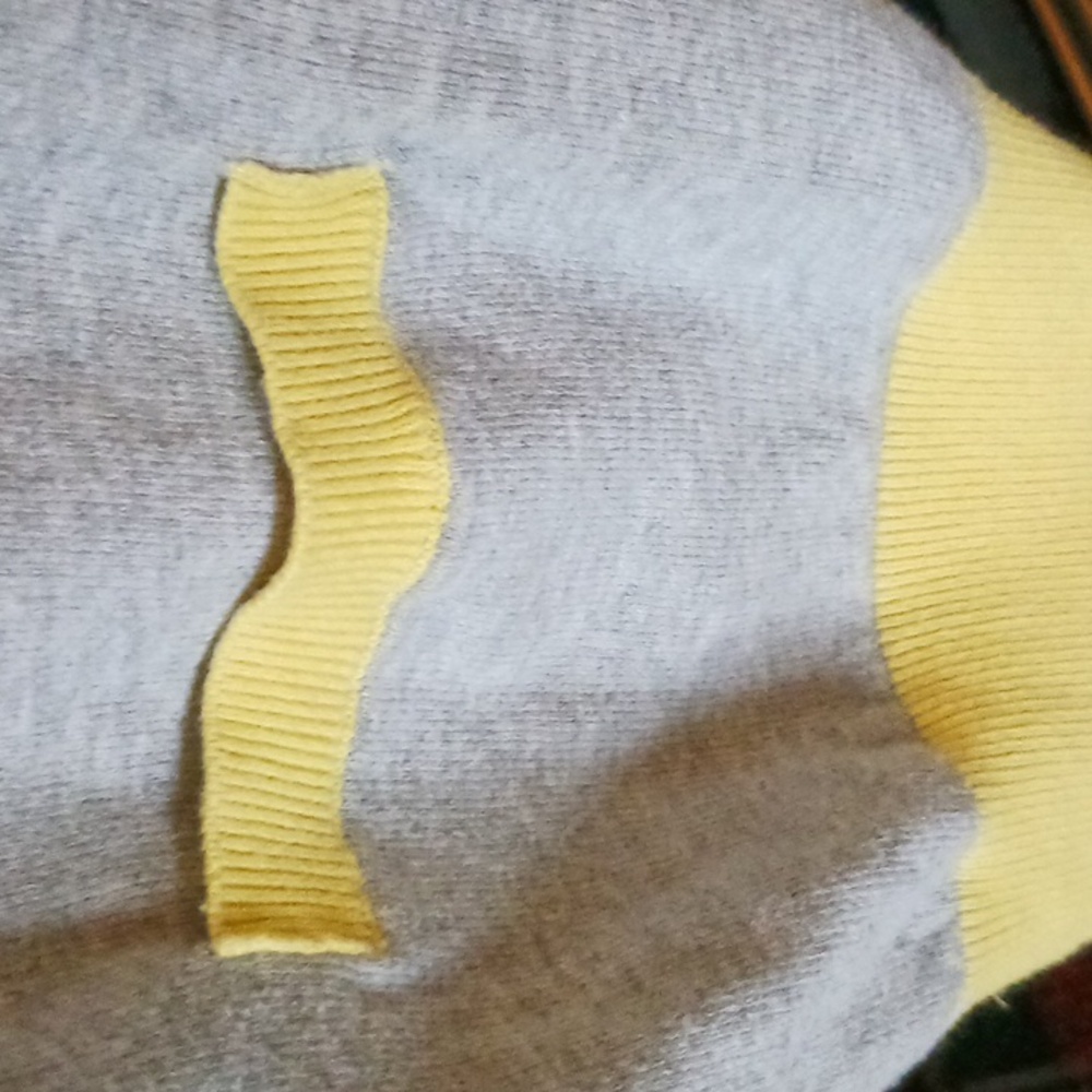 Old Navy Gray and Yellow Sweater - Picture 4 of 6